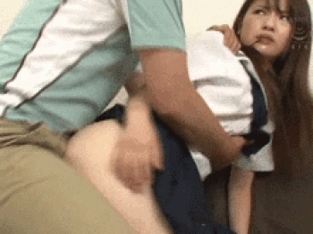 生意気な連れ子にブチギレた継父がチンポで躾する教育的指導セックスGIF画像の画像