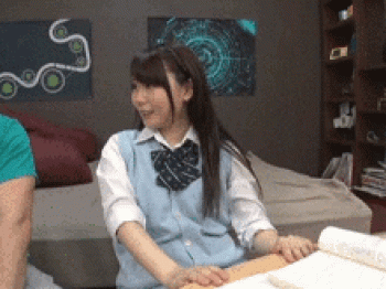 自宅でパンチラしまくる女の子が興奮したお兄ちゃんに即ズボされ雌になってしまう中出し近親相姦GIF画像の画像