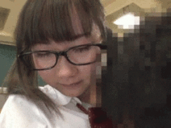 おとなしそうな顔してセックスは激しい!?むっつりスケベな貧乳女子高生の絶叫セックスGIF画像の画像