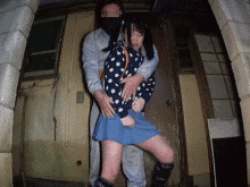 東京の路上で起きた少女連れ去り事件の映像が流出…中出しされる瞬間がエグいレイプGIF画像の画像