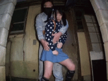 東京の路上で起きた少女連れ去り事件の映像が流出…中出しされる瞬間がエグいレイプGIF画像の画像