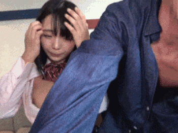 女子高生が大きなおっぱいを揺らしまくり!むっちり成長期の身体がエッチなハメ撮りGIF画像の画像