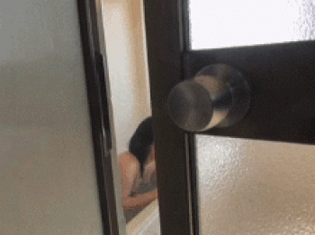 姪っ子のお風呂を覗く変態…実家帰省で行われた中出し近親相姦GIF画像の画像