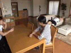 パンチラしまくる妹のお尻に大興奮！勃起したチンポを埋めてしまう桃尻セックスGIF画像の画像