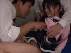 学校の先生にエッチなイタズラされちゃうランドセルの女の子…幼いワレメに中出しされるわいせつGIF画像の画像