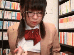 おさげ髪にメガネ…地味な女子高生がエッチな本を持ち帰ろうとして教師に脅される中出しGIF画像の画像