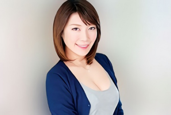 【芦名梨花・四十路】塾講師をしている巨乳スレンダーの美熟女（人妻）がAVデビュー！旦那意外のチンポでヨガり狂い絶頂する不倫中出しセックス！！の画像