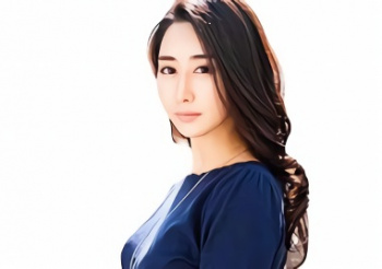 夫とはセックスレス、寂しさをマッチングアプリで埋めているという激カワ人妻（熟女）がAV出演！男優の生チンポでヨガり狂う生ハメ中出しの不倫セックス！！の画像