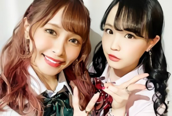 【工藤ララ・逢見リカ・レズ】超絶カワイイ美少女JK（痴女）たちは淫乱メスガキビッチ！中年オヤジのチンポに跨がり腰を振りまくる、ハーレム3Pの生中出しセックス！！の画像