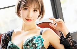 【徳永しおり】美乳スレンダーの激カワお姉さんはドスケベ淫乱痴女！フル勃起した肉棒を喉まで咥え込み、ベロキスしながら腰を振りまくる濃密セックス！の画像