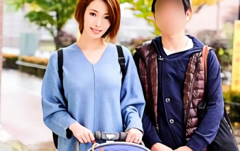 【マジックミラー号】ショートヘアー巨乳美熟女（人妻）がミラー号に乗車！外で夫と子供を待たせて他人棒でヨガり狂う寝取られ（NTR）の不倫中出しセックス！！の画像