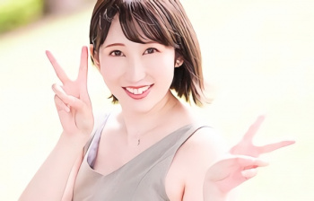 【奥美遥】ショートヘアー巨乳美熟女（人妻）がAV出演！男優の浮気チンポに跨り腰を振りまくる騎乗位、激ピストン濃密不倫セックス！！の画像