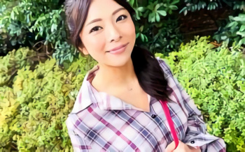 旦那のチンポでは満足できない美人妻の浮気映像･･･。元彼のチンポでアンアン喘ぎ感じまくる濃密不倫セックス！！の画像