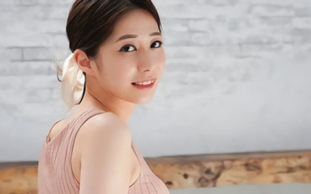 【長嶋沙央梨】結婚3年目、43歳の美熟女（人妻）がAVデビュー！他人棒で感じまくる濃密不倫セックス！！の画像