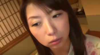 【素人】三十路の美熟女(人妻)が諭吉欲しさにセンズリ鑑賞！興奮してしまったのか相互オナニーに発展！！の画像
