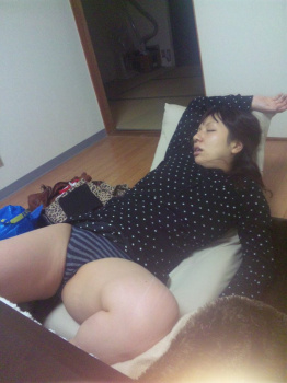 飲みすぎた結果・・・泥酔女の末路の画像