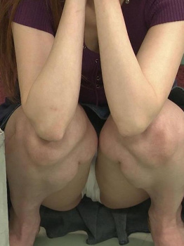 偶然見かけたしゃがみパンチラの画像