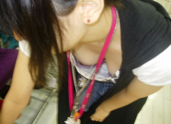 街で見つけた胸ちらファイルの画像