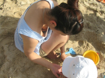 覗き込みたくなる胸ちら画像の画像