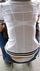 透けすぎ注意！白ブラウスの透けブラジャーの画像