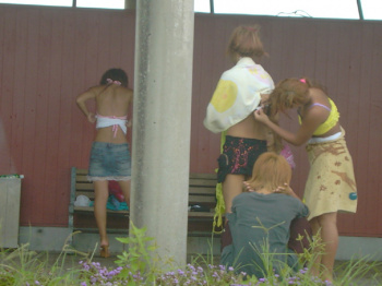 遠くから撮られてた！？着替えの瞬間50枚～changing swimwear～の画像