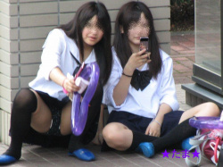 油断したjkの街撮りパンチラの画像