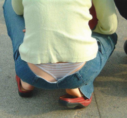 ある意味パンツ丸見えな毛貧の画像