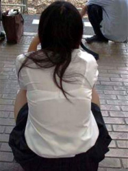 透けすぎるjkのブラウスの画像