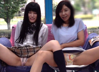 街中で母娘をナンパしMM号で下着チェックからエスカレートして親子丼ハメ！の画像