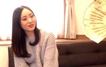 28歳の巨乳妻に謝礼で童貞男子をパイズリから興奮し筆おろし！の画像