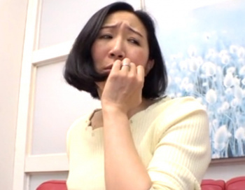 緒方泰子 「あのデカチンほしい～！」夫の連れ子のデカチンを見て欲情した熟女義母とハメちゃう！の画像