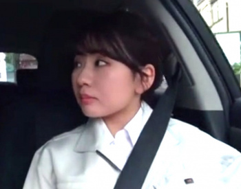 25歳の絶賛倦怠期のおっとり系人妻が外回りの仕事中におじさん上司に口説かれてラブホで浮気パコ！の画像