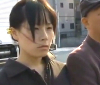 北園梓 「やらせてくれ、いいだろ？」欲求不満の熟女がバスで男を誘惑してハメまくる！の画像