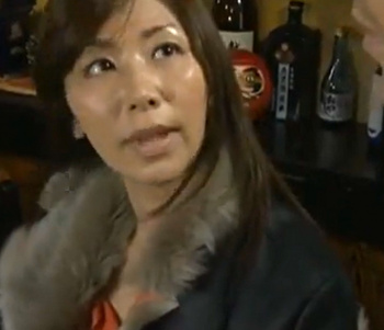 翔田千里 「大丈夫なの？」弟嫁が経営する居酒屋の2階の部屋を借りて義兄と熟女がハメまくる！の画像