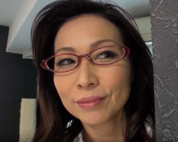松下美香 「手伝いが必要かしら…」人妻セックスカウンセラーが勃起不全の治療とAV鑑賞させて生SEX！の画像
