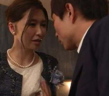 愛弓りょう 「お義母さん…」義母が大人になった義息子と記念ハメ！の画像
