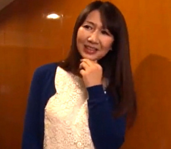 伊織涼子 「いらっしゃい！」熟女母が体を慰めていたら息子の友人に見られて犯される！の画像