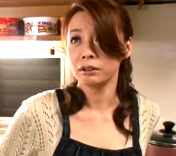 竹内れい子 「汚い部屋を片付けだけよ！」ガミガミ五月蠅い熟女母を犯して黙らせる息子！の画像