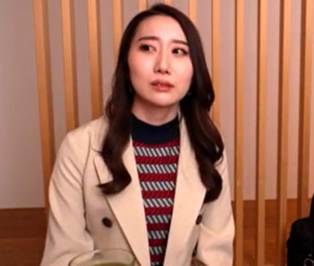 28歳の超美脚人妻を表参道でナンパ！インタビューから自宅訪問し口説いて浮気SEX！の画像