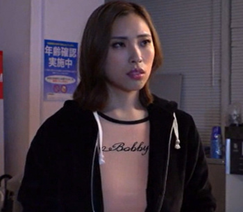 黒木れいな 「こんな時間に呼び出して...」爆乳ギャルママが店長の息子の肉便器になる！の画像
