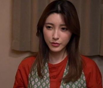 森沢かな 「何でもないわ！」美人妻がリフォーム業者の男たちにまわされて堕ちる！の画像