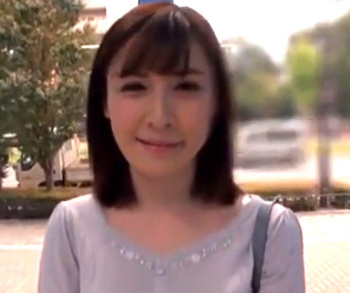 美人妻をナンパしてMM号で素股ご奉仕解決のはずが我慢できず真正中出しハメ！の画像