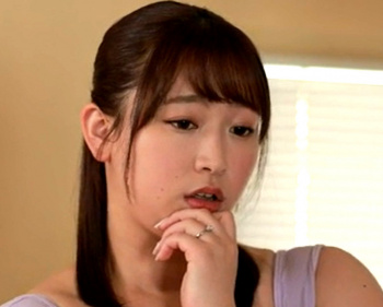 藤沢麗央 「大変そう...」風俗に行くためにお金と精子を溜めている下宿男子を誘惑してハメちゃう淫乱寮母！の画像