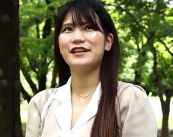 28歳の超絶テクニシャン美人妻が単身赴任の夫の要望に答えて応募して他人の男と不倫ハメに乱れる！の画像
