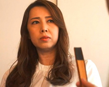 風間ゆみ 「そうですね...」町内会会長の熟女妻が集会と名目に町内会の男たちと不倫に溺れる！の画像