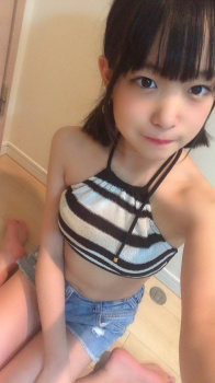 【画像】女子中学生、リクエストに応えてエチエチなビキニを着てしまうの画像