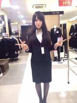 【画像】エッロいエッロいスーツ着てる新入社員の女の子wwwwywwwwywwwwywwwwywwwwyの画像
