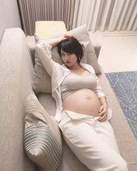 ワイ妊婦風俗に行くも、開始5分で嬢が産気ずいて3万5千円払って無念の帰宅…の画像