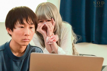 【悲報】童貞筆おろしAVの男優、童貞じゃなかった！！！！！！の画像