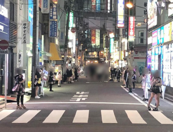 【画像】夜の秋葉原、童貞クンには刺激が強すぎるの画像